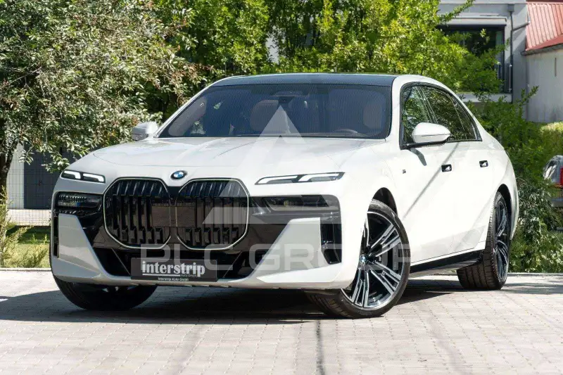 2025 BMW 740