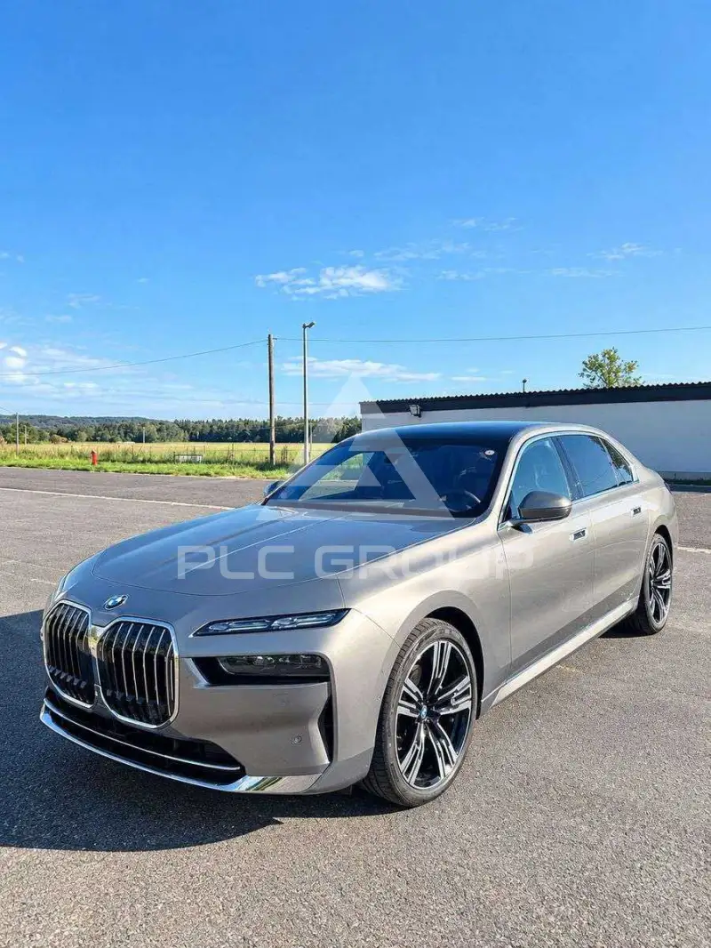 2025 BMW 740