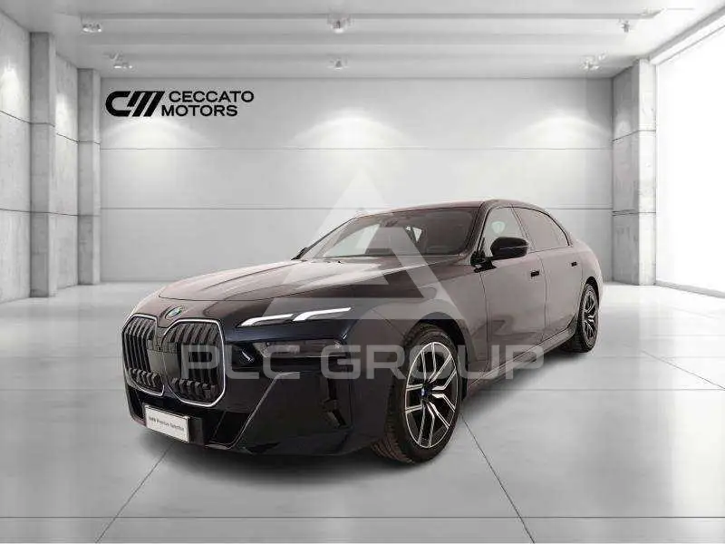 2025 BMW 740