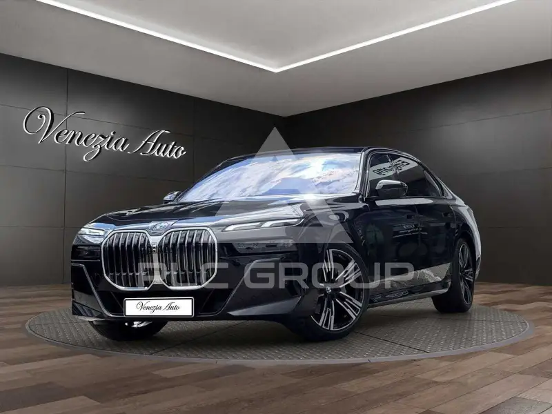 2025 BMW 740
