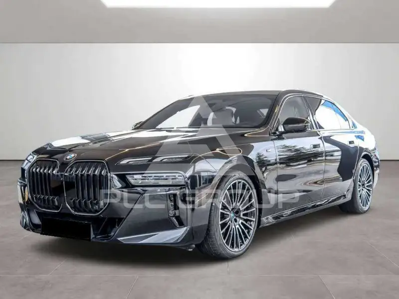2025 BMW 740
