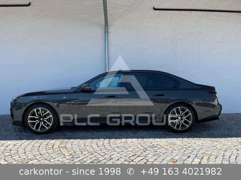 2025 BMW 740