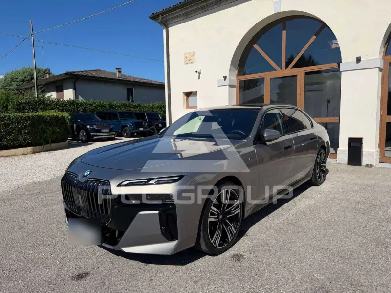 2025 BMW 740
