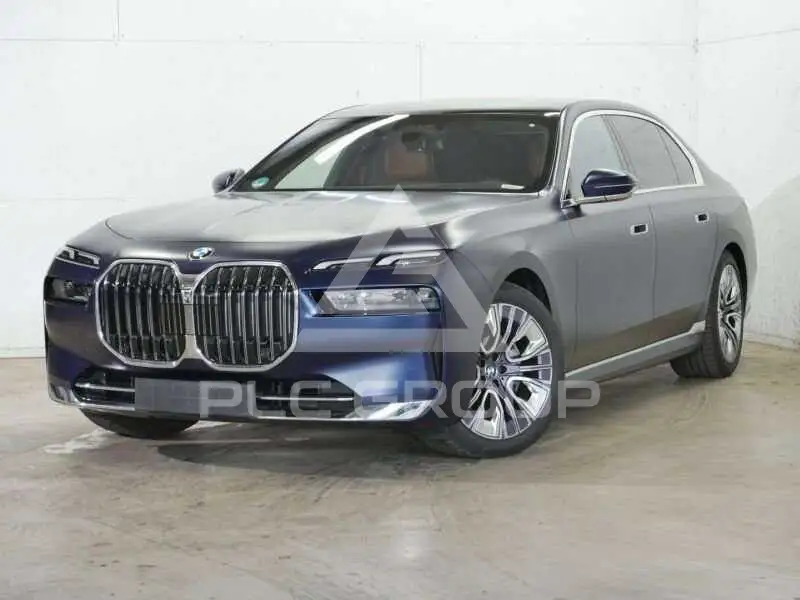 2025 BMW 740