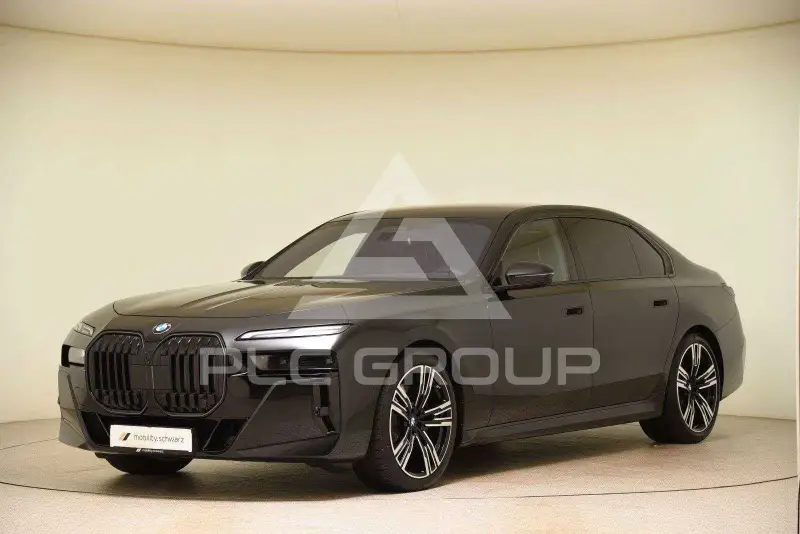 2025 BMW 740