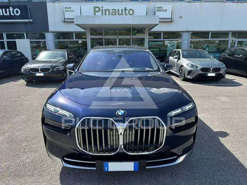 2025 BMW 740