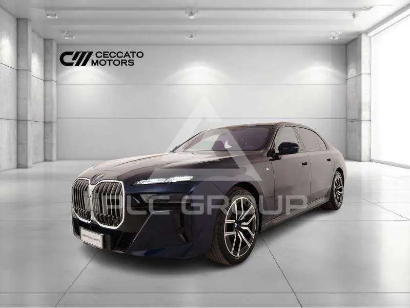2025 BMW 740