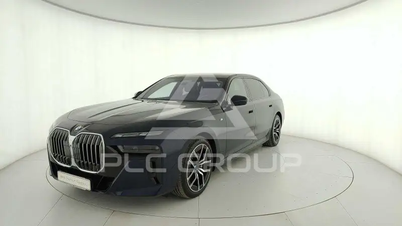 2025 BMW 740