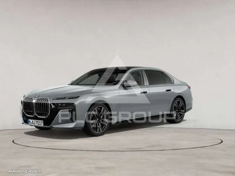 2025 BMW 740