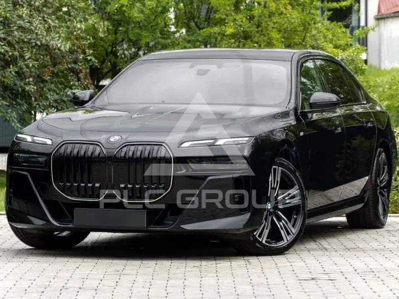 2025 BMW 740