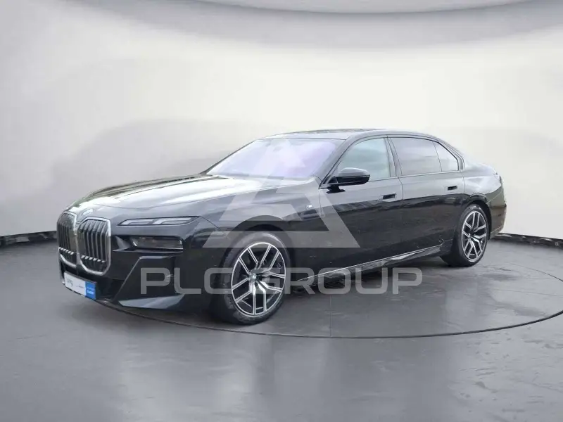 2025 BMW 740