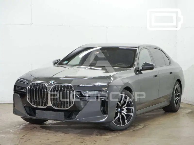 2025 BMW 740