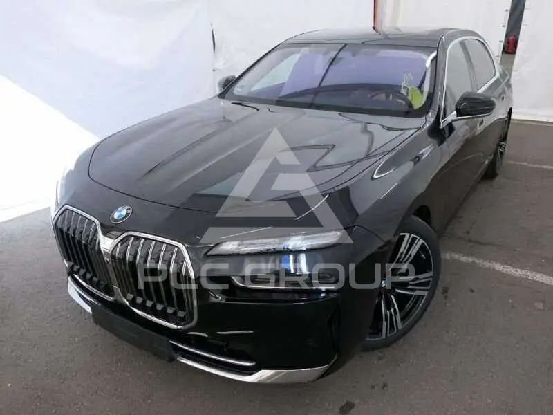 2025 BMW 740