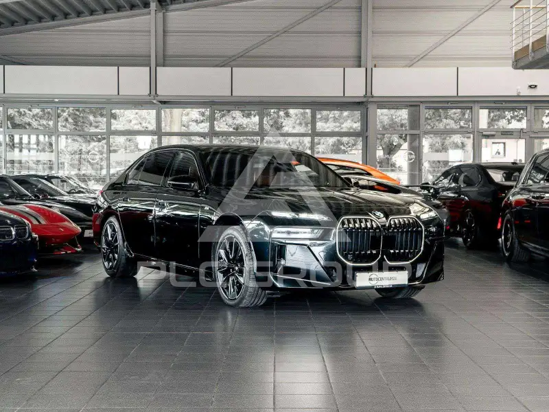 2025 BMW 740