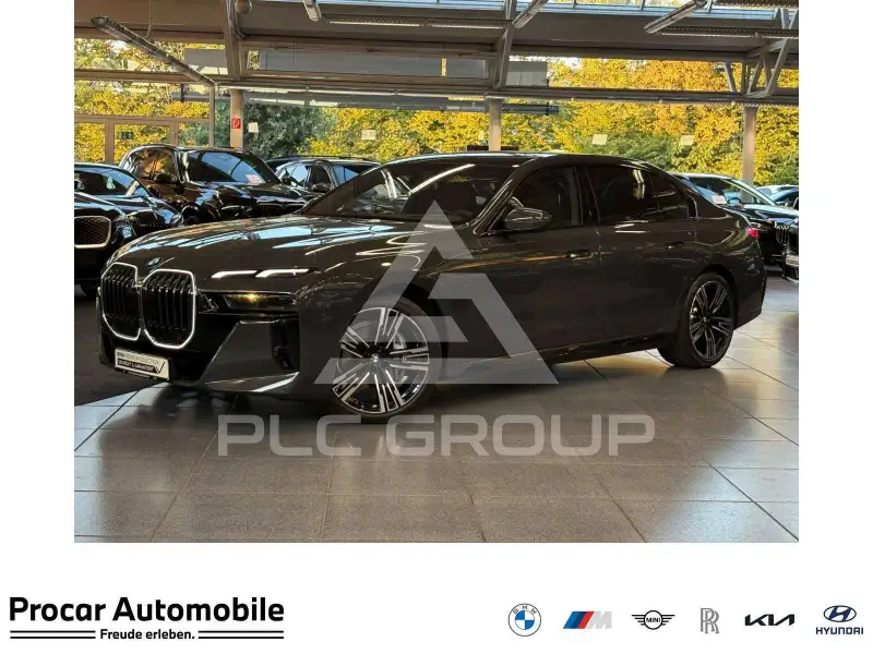 2025 BMW 740