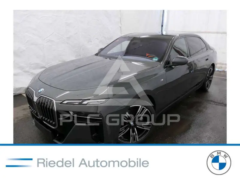 2025 BMW 740