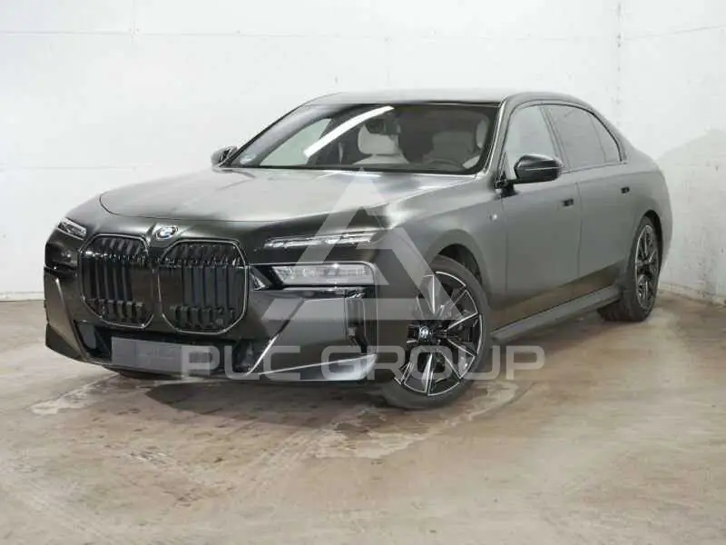 2025 BMW 740