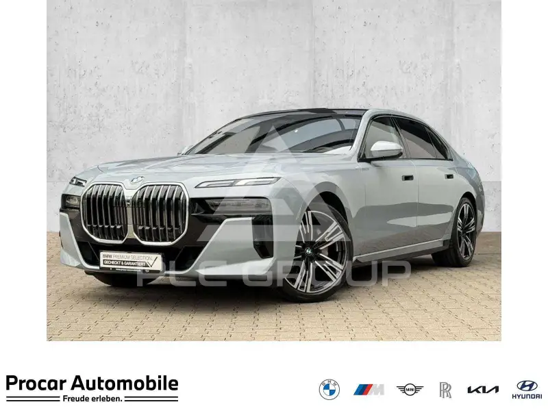2025 BMW 740