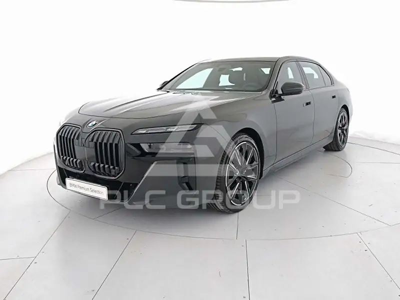 2025 BMW 740