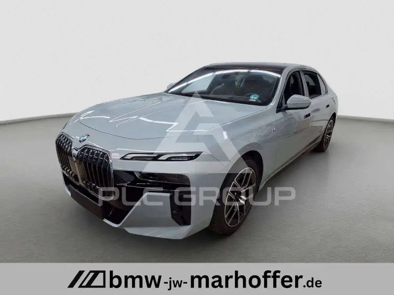 2025 BMW 740