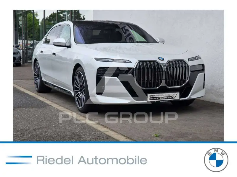 2025 BMW 740