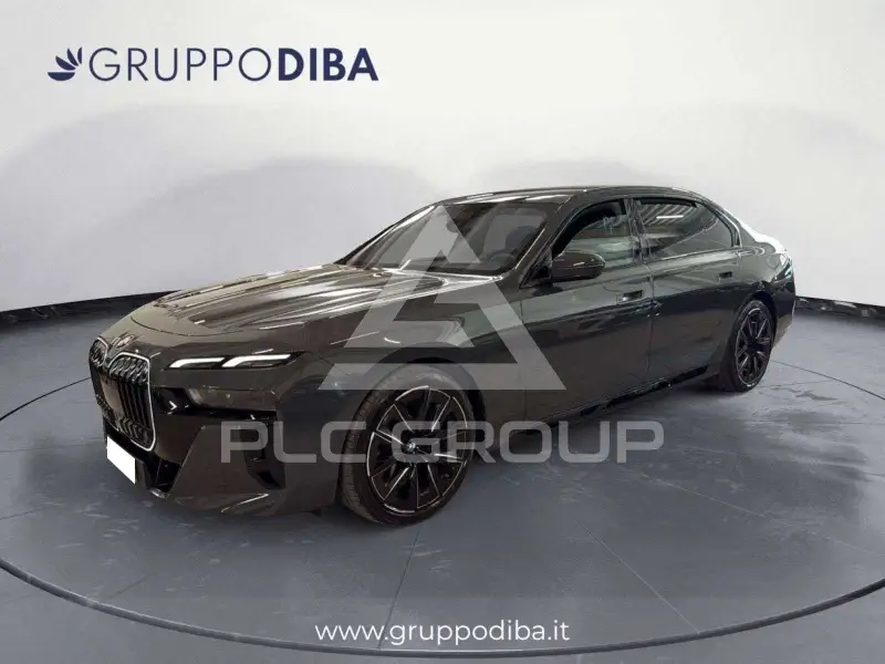 2025 BMW 740
