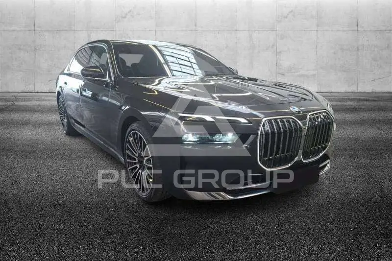 2025 BMW 740
