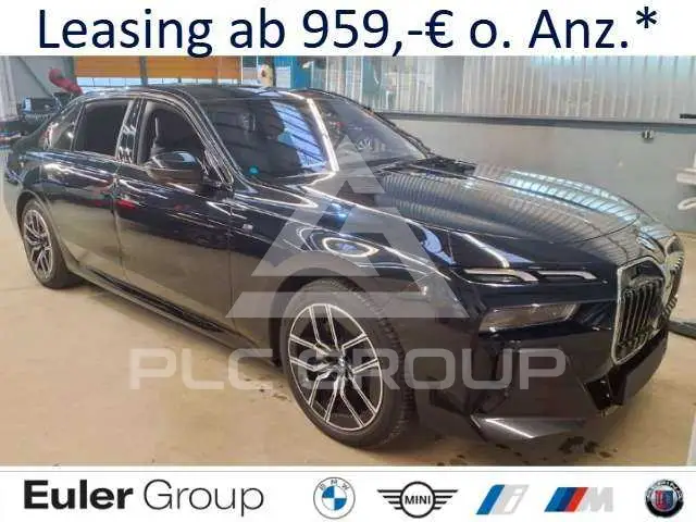 2025 BMW 740