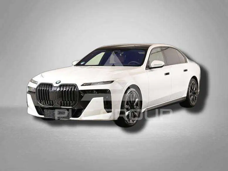 2025 BMW 740