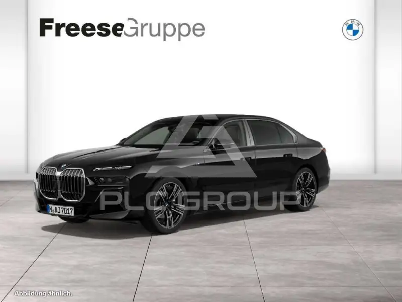 2025 BMW 740