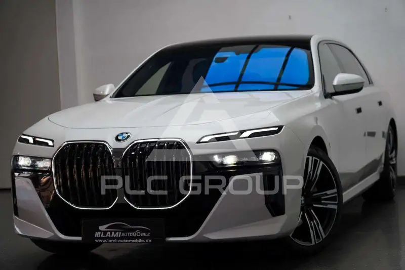 2025 BMW 740
