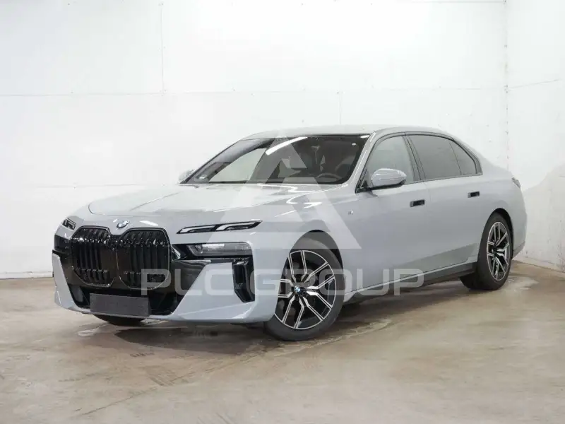 2025 BMW 740