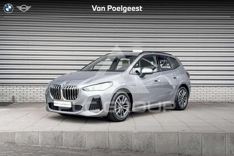 2025 BMW 220