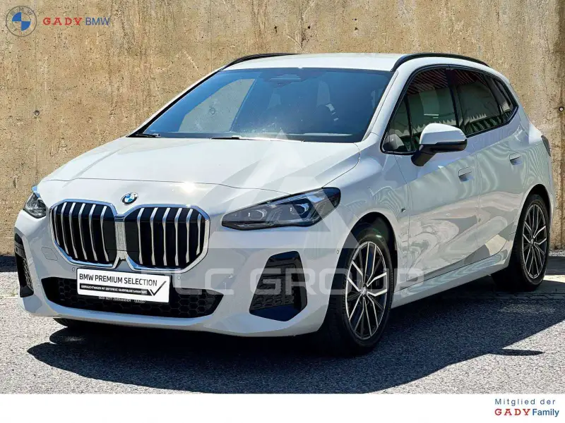 2025 BMW 220