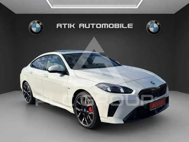 2025 BMW 220