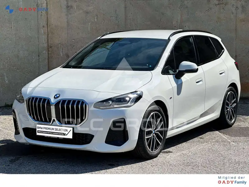 2025 BMW 220