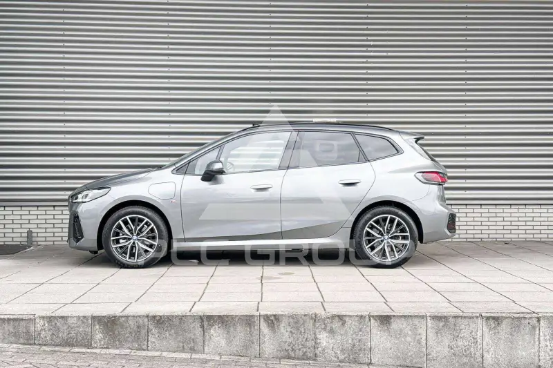 2025 BMW 225