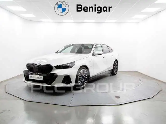 2025 BMW 530