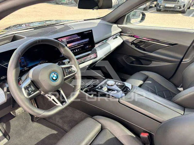 2025 BMW 530