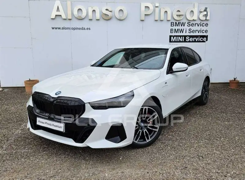 2025 BMW 530