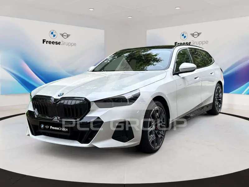 2025 BMW 540