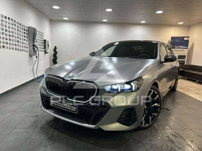 2025 BMW 550