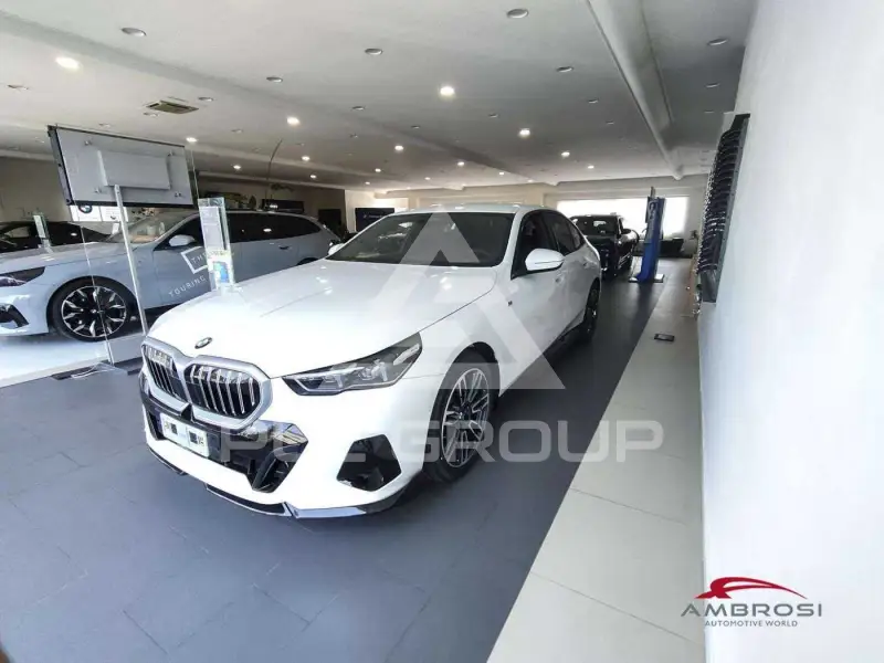 2025 BMW 520