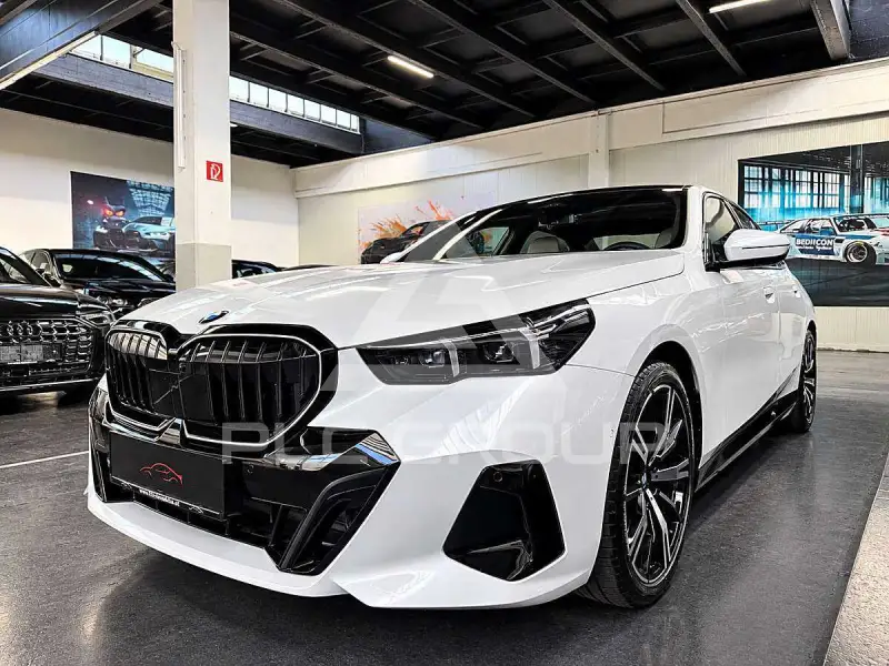 2025 BMW 520