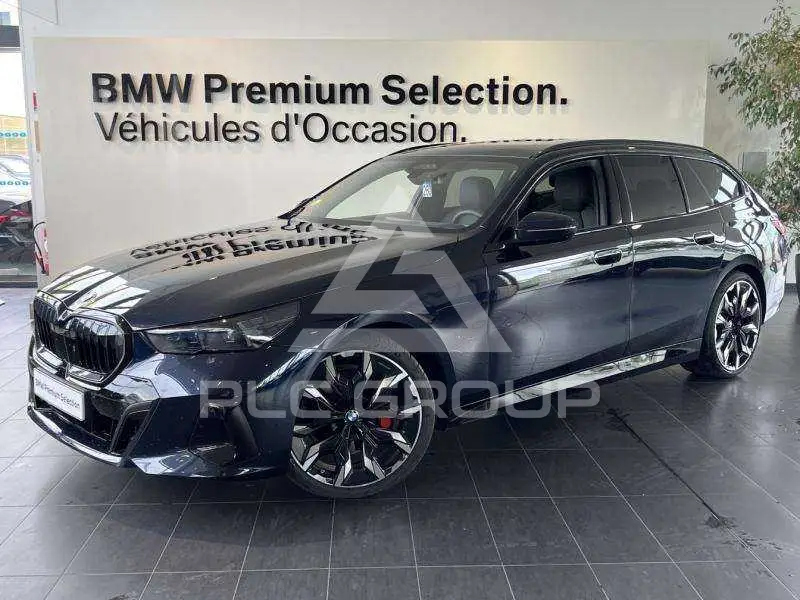 2025 BMW 520