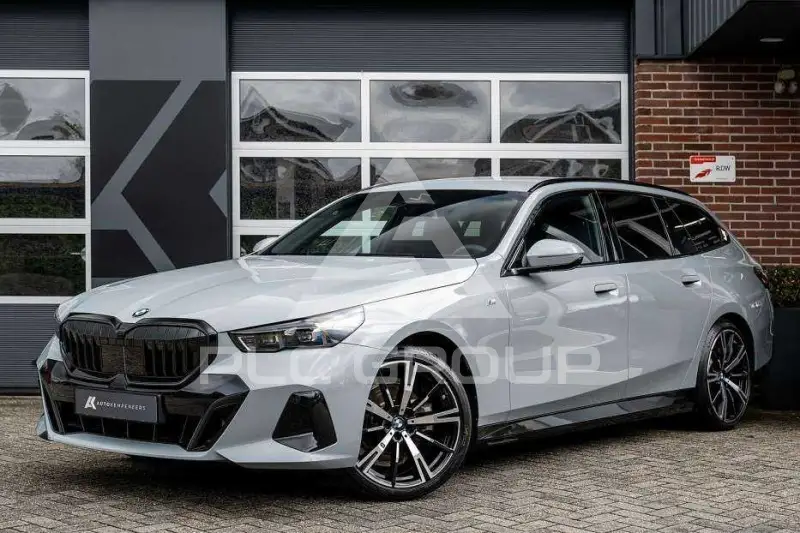 2025 BMW 520