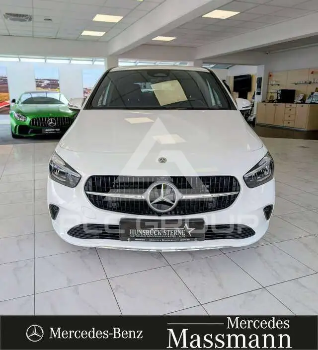 2025 Mercedes Benz B 200