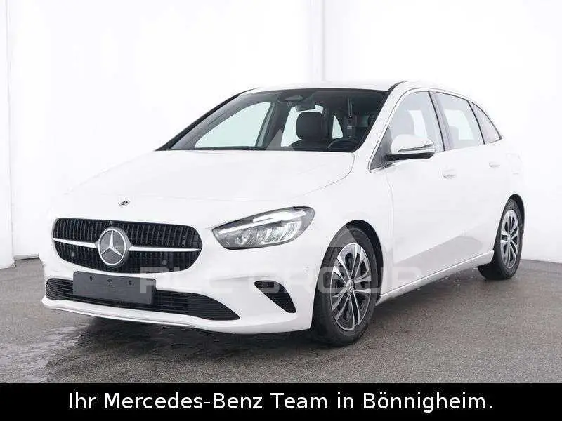 2025 Mercedes Benz B 200