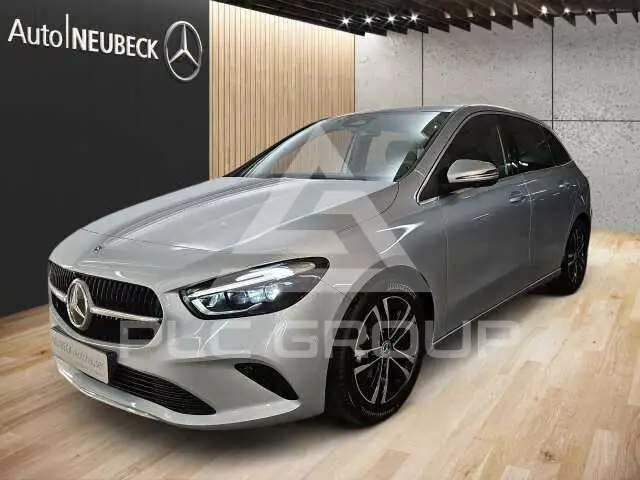 2025 Mercedes Benz B 200