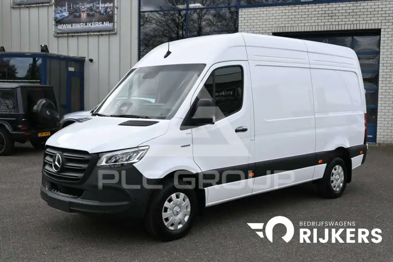 2025 Mercedes Benz 320